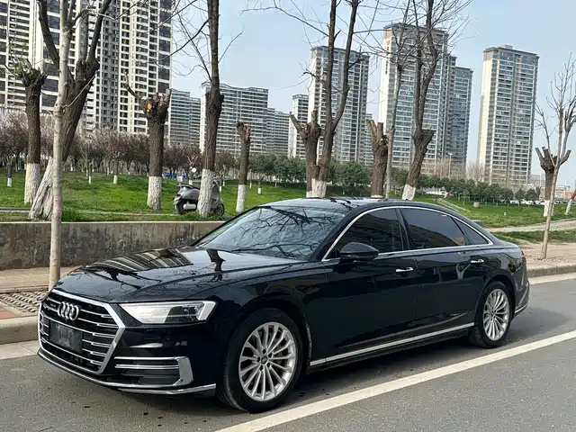 AUDI A8
