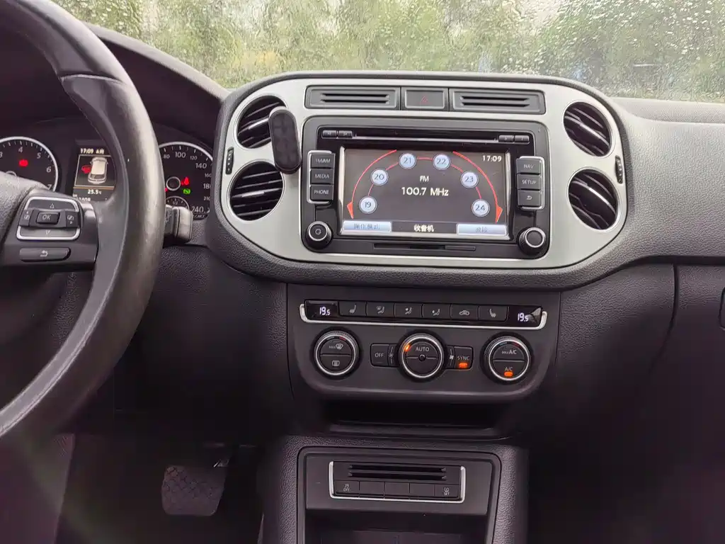 Volkswagen Tiguan — миниатюра 18