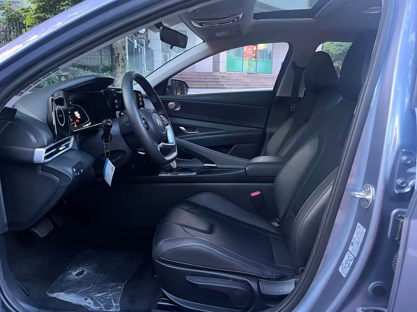 Hyundai Elantra 1.5 л 2025 г. Голубой, пробег 15000 км