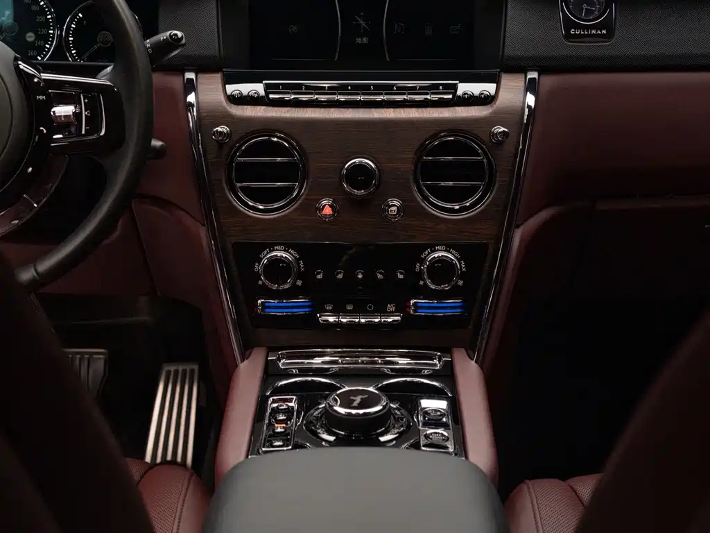 Rolls-Royce Cullinan — миниатюра 13