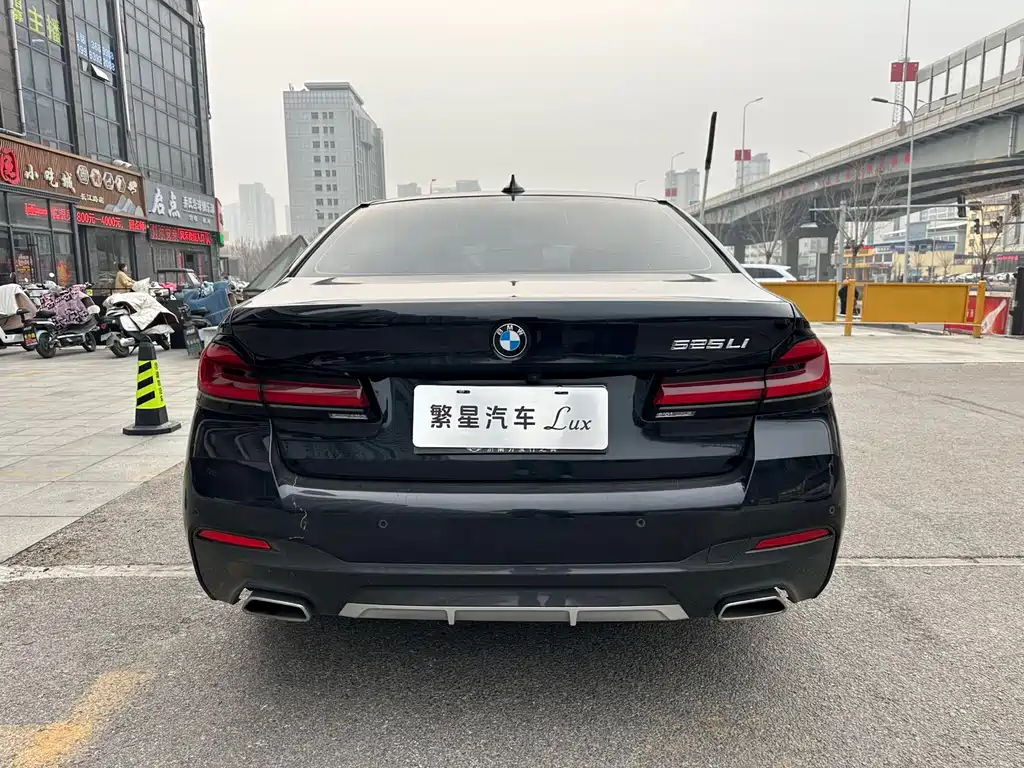 BMW 5 Series - фото 6