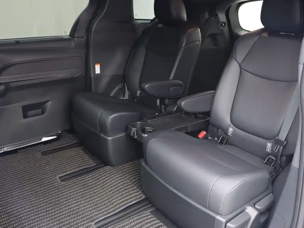 Toyota Granvia — миниатюра 15