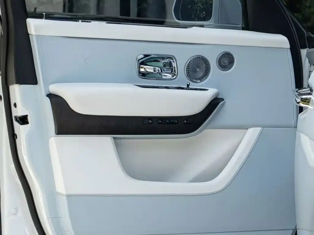 Rolls-Royce Cullinan — миниатюра 14