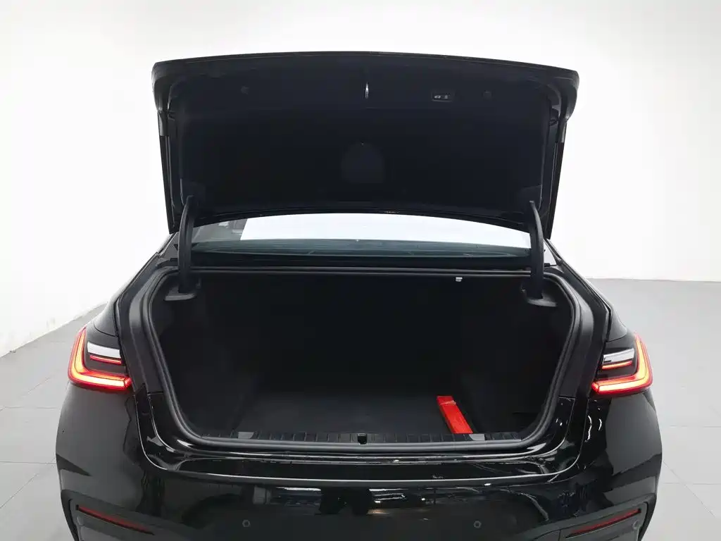 BMW 7 Series — миниатюра 16