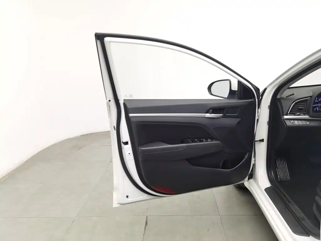 Hyundai Elantra — миниатюра 8