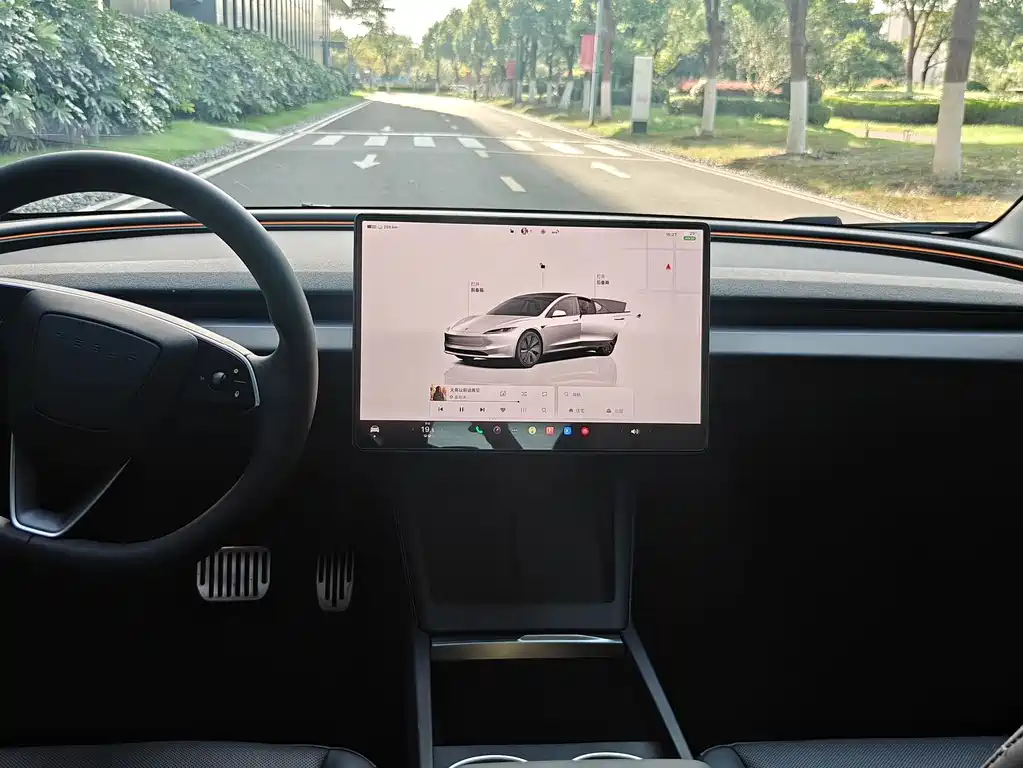 Tesla Model 3 — миниатюра 4