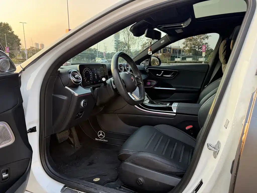 Mercedes-Benz C-Class — миниатюра 8