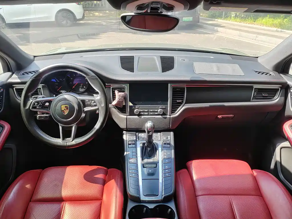 Porsche Macan — миниатюра 5