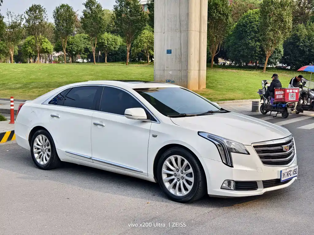 Cadillac XTS — миниатюра 3