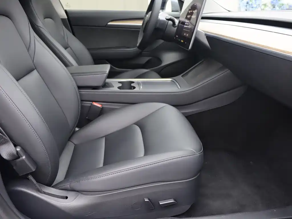 Tesla Model 3 — миниатюра 9