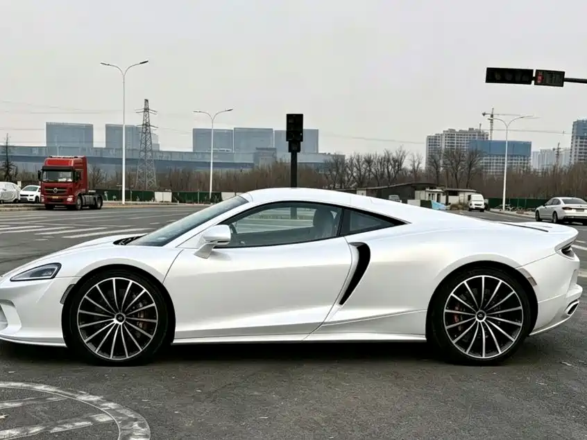 McLaren GT — миниатюра 3