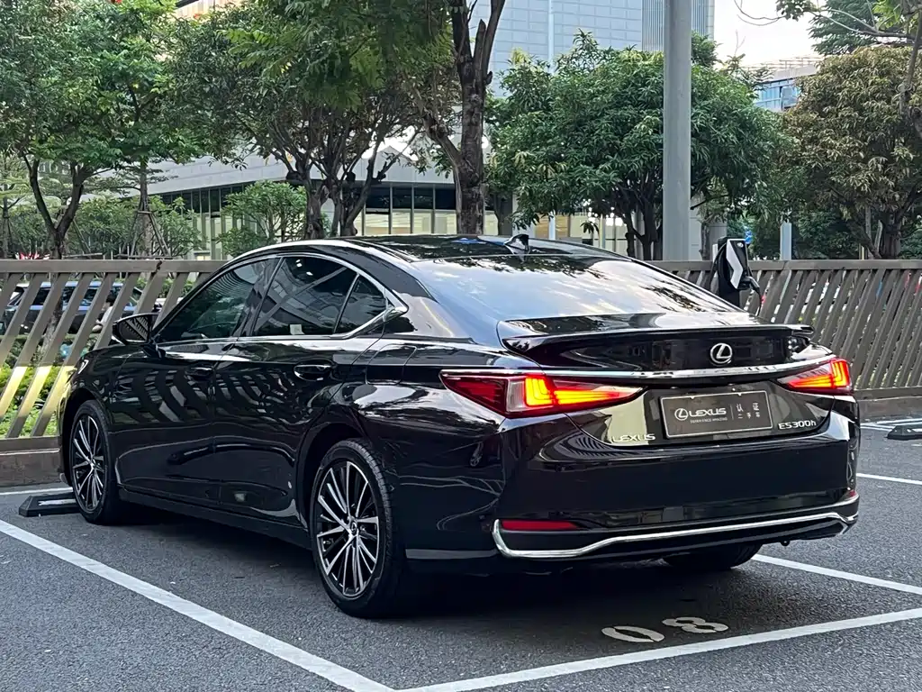 Lexus ES — миниатюра 16