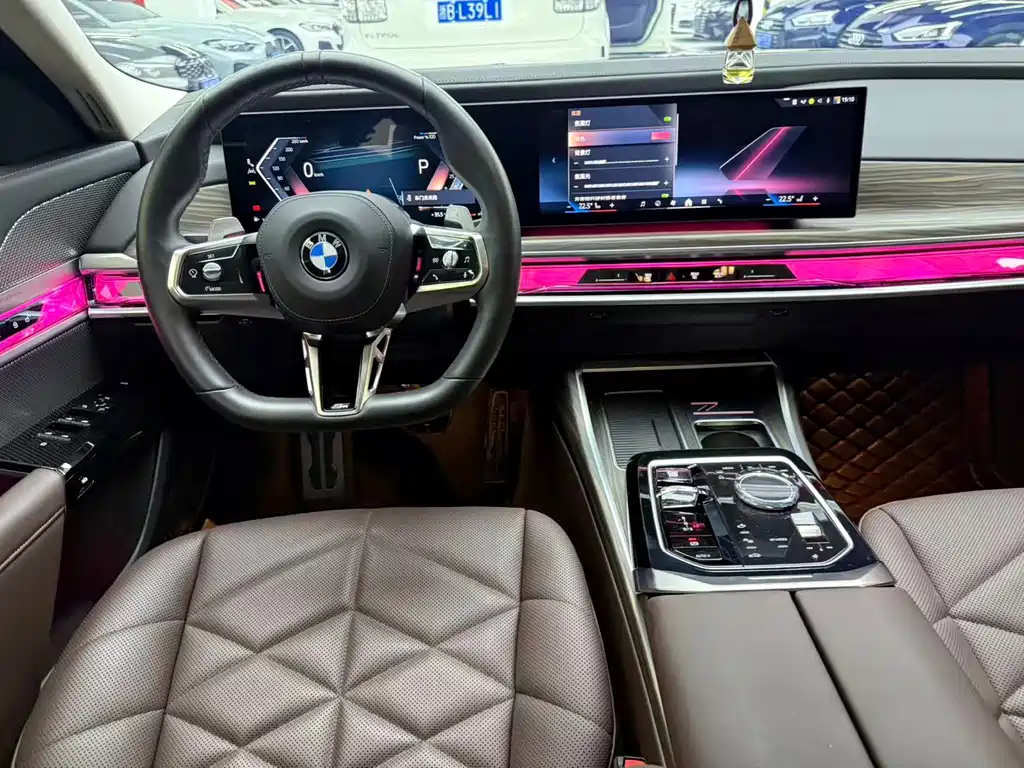 BMW 7 Series — миниатюра 7