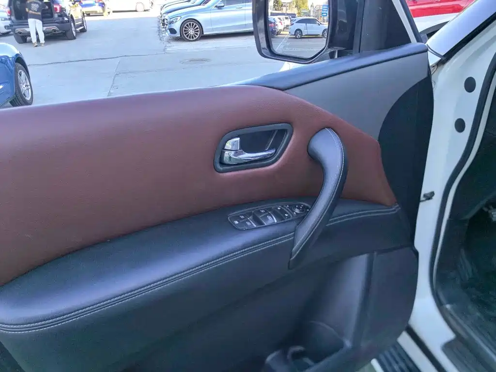 Nissan Patrol — миниатюра 14