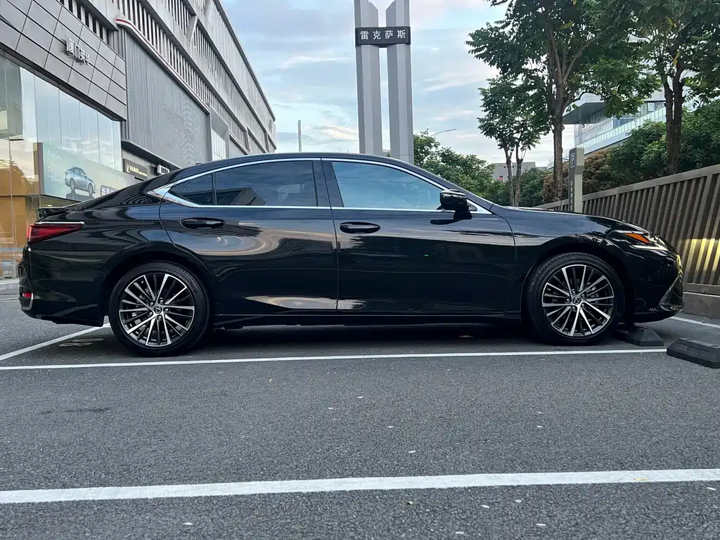 Lexus ES — миниатюра 13