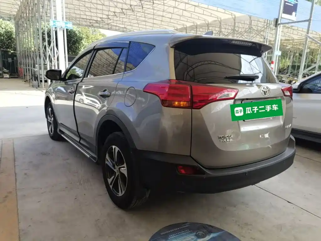 Toyota RAV4 — миниатюра 5