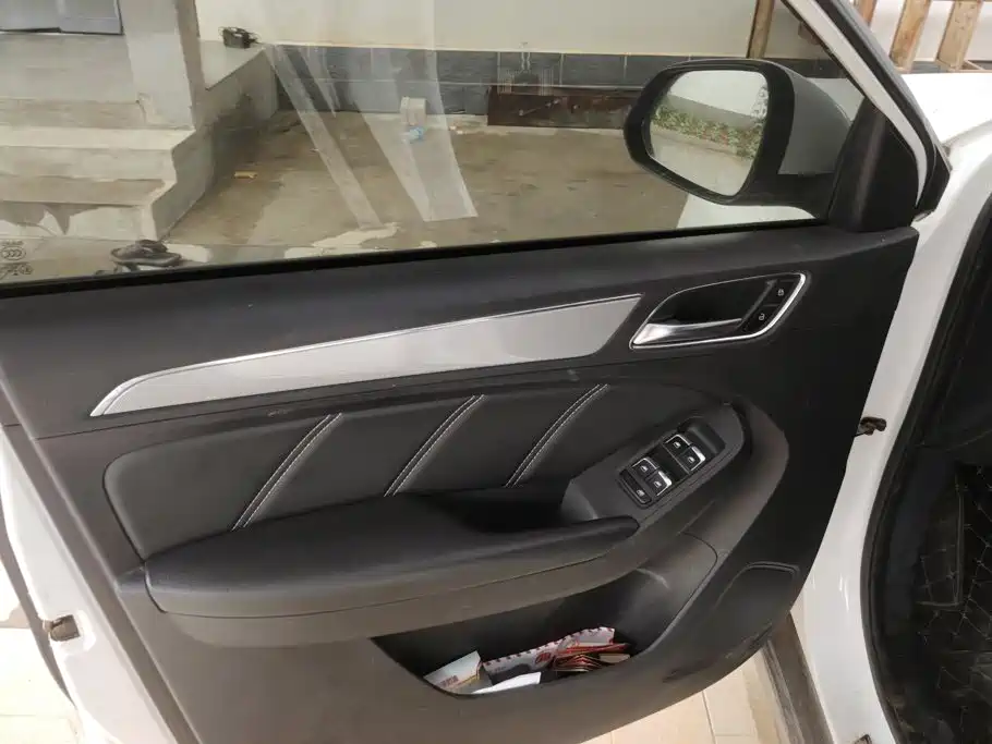 Roewe RX5 — миниатюра 5