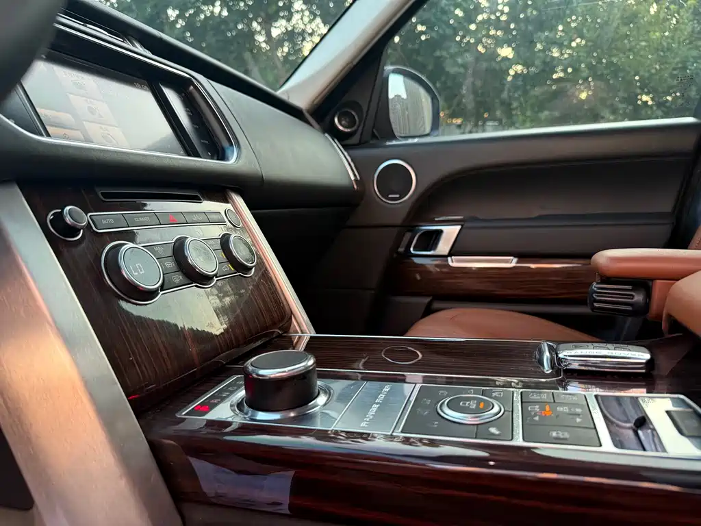 Land Rover Range Rover — миниатюра 5