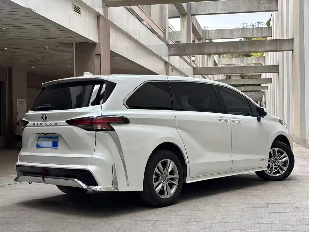 TOYOTA SIENNA