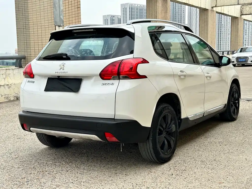 Peugeot 2008 2014 1.6L MT