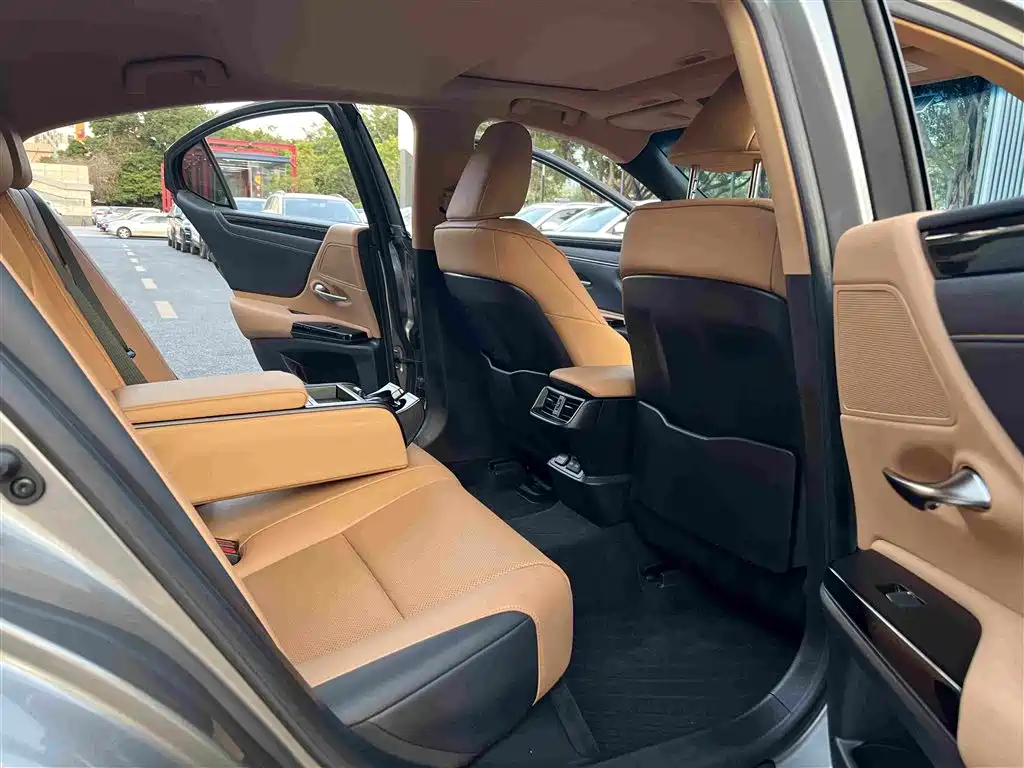 Lexus ES — миниатюра 14