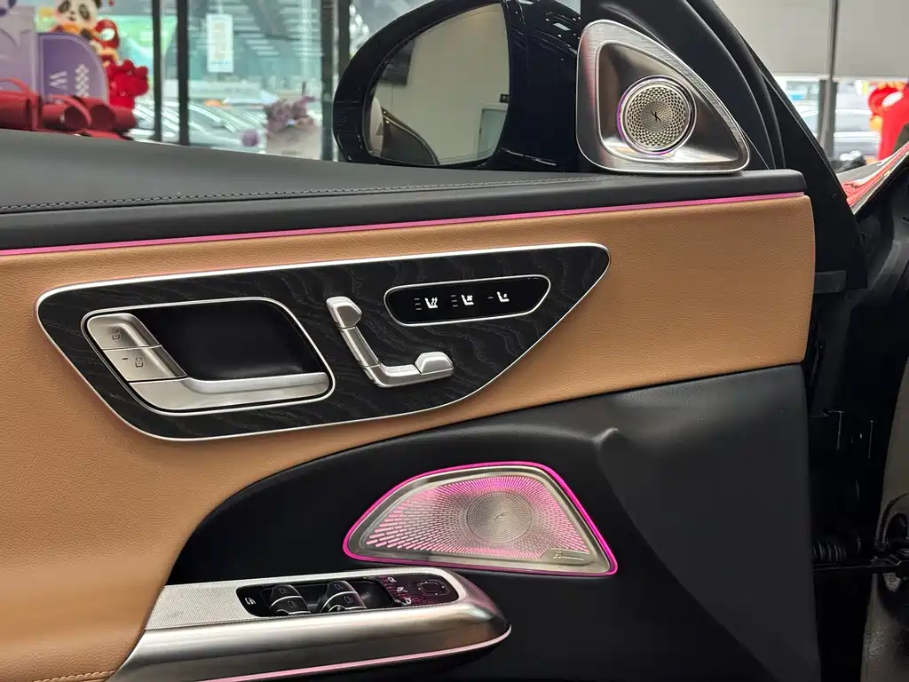 Mercedes-Benz E-Class — миниатюра 4