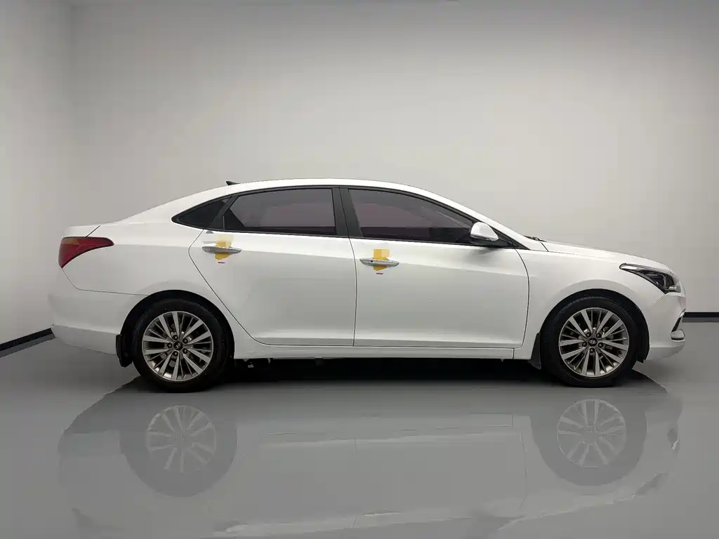 Hyundai Mistra 2017 1.8L AT GLS V