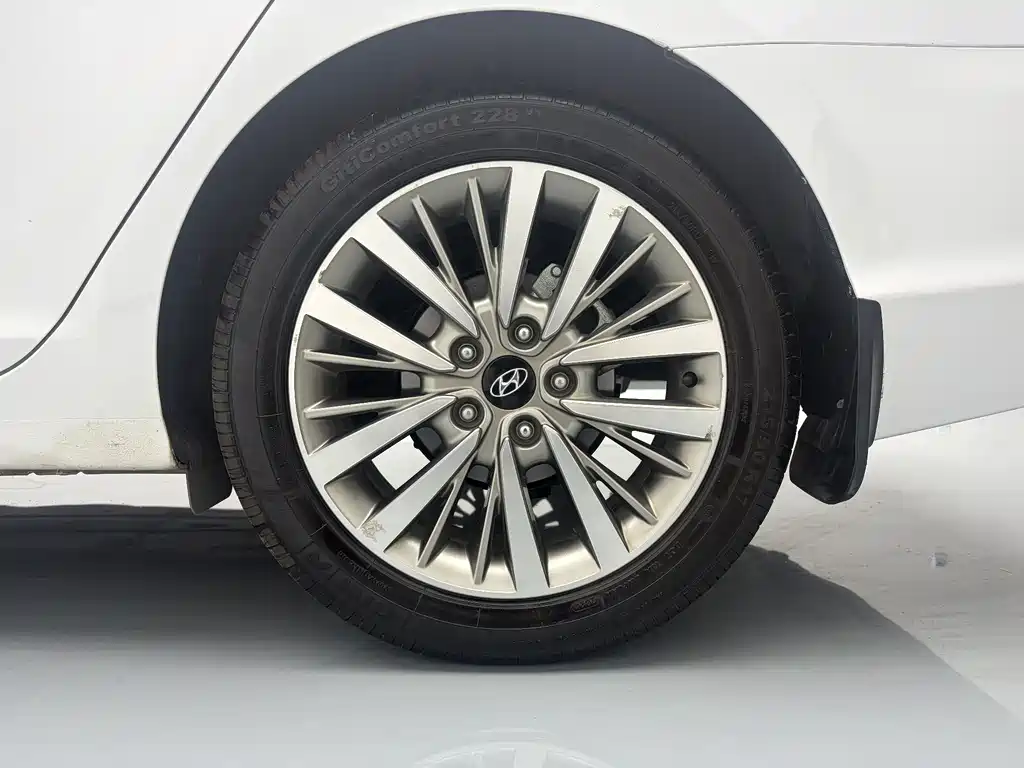 Hyundai Mistra 2017 1.8L AT GLS V
