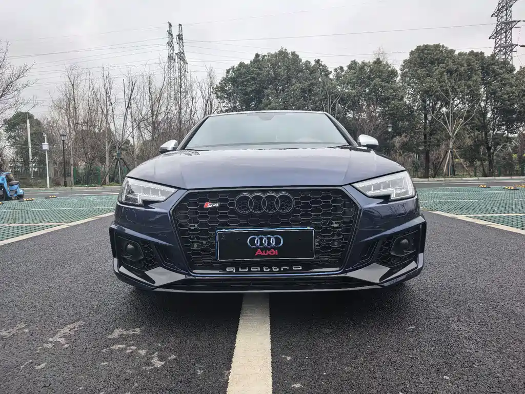 AUDI S4