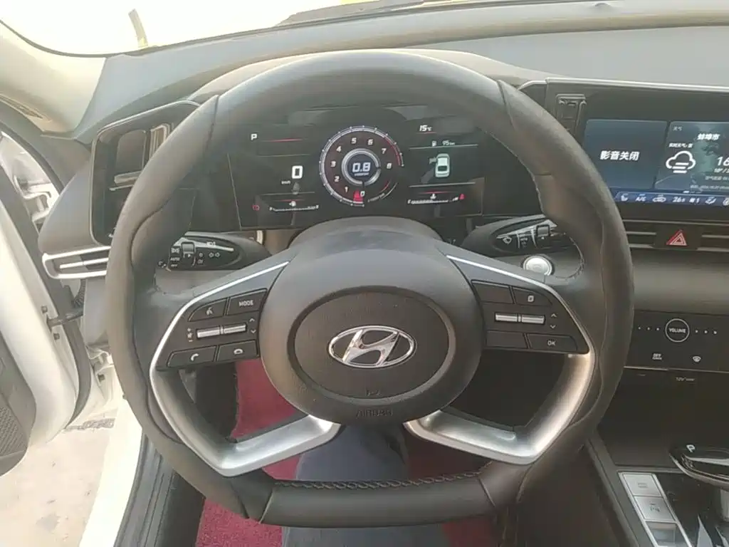 Hyundai Elantra — миниатюра 11