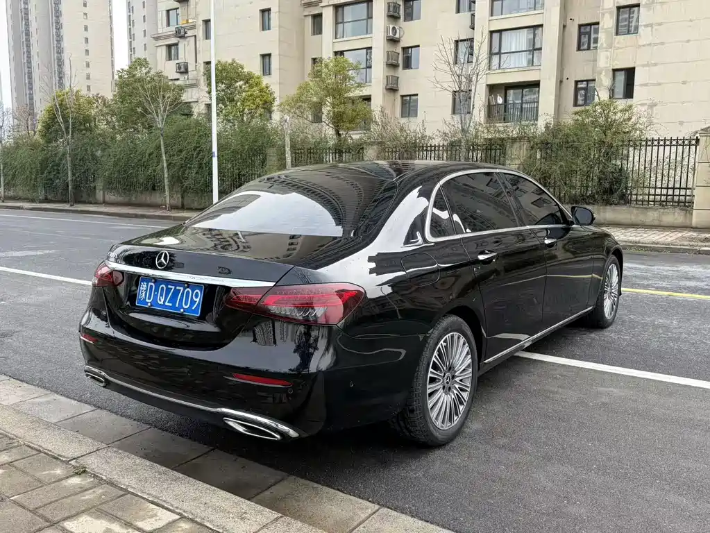 MERCEDES-BENZ E CLASS