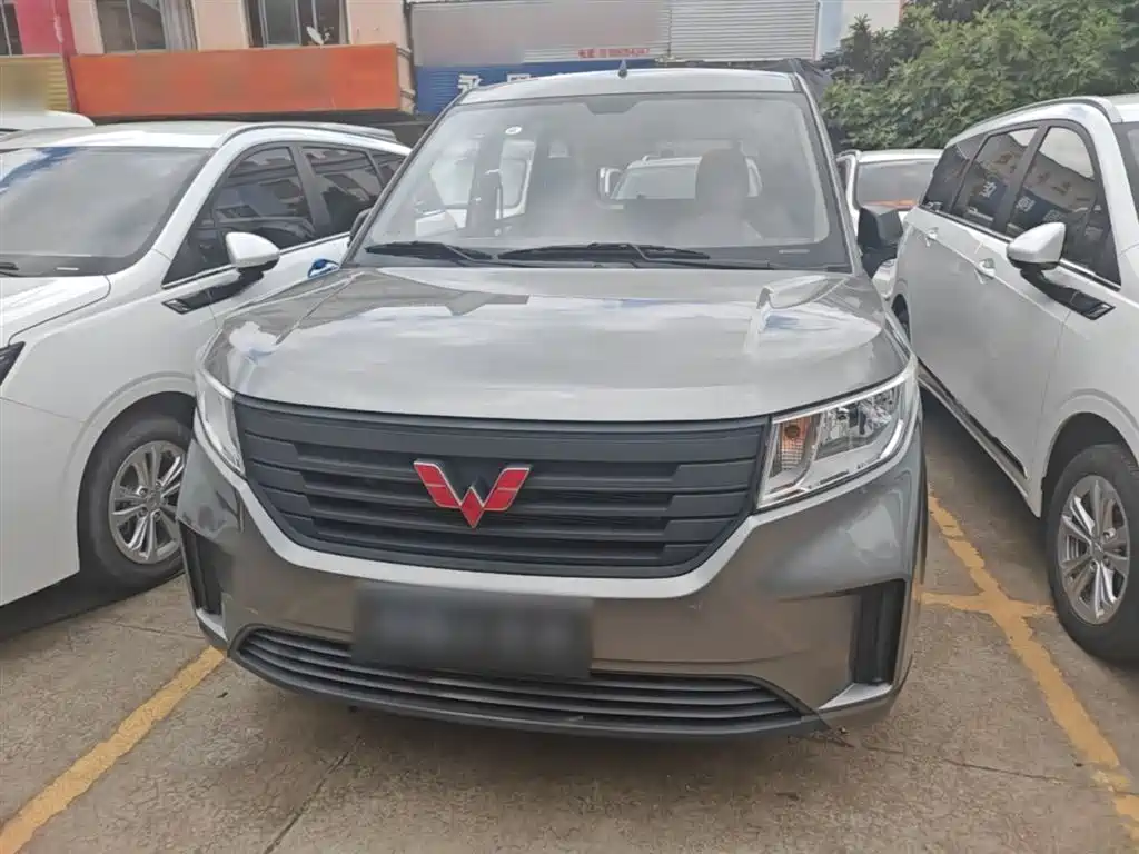 Wuling Hongguang Plus PLUS 2019 1.5T MT 7 мест
