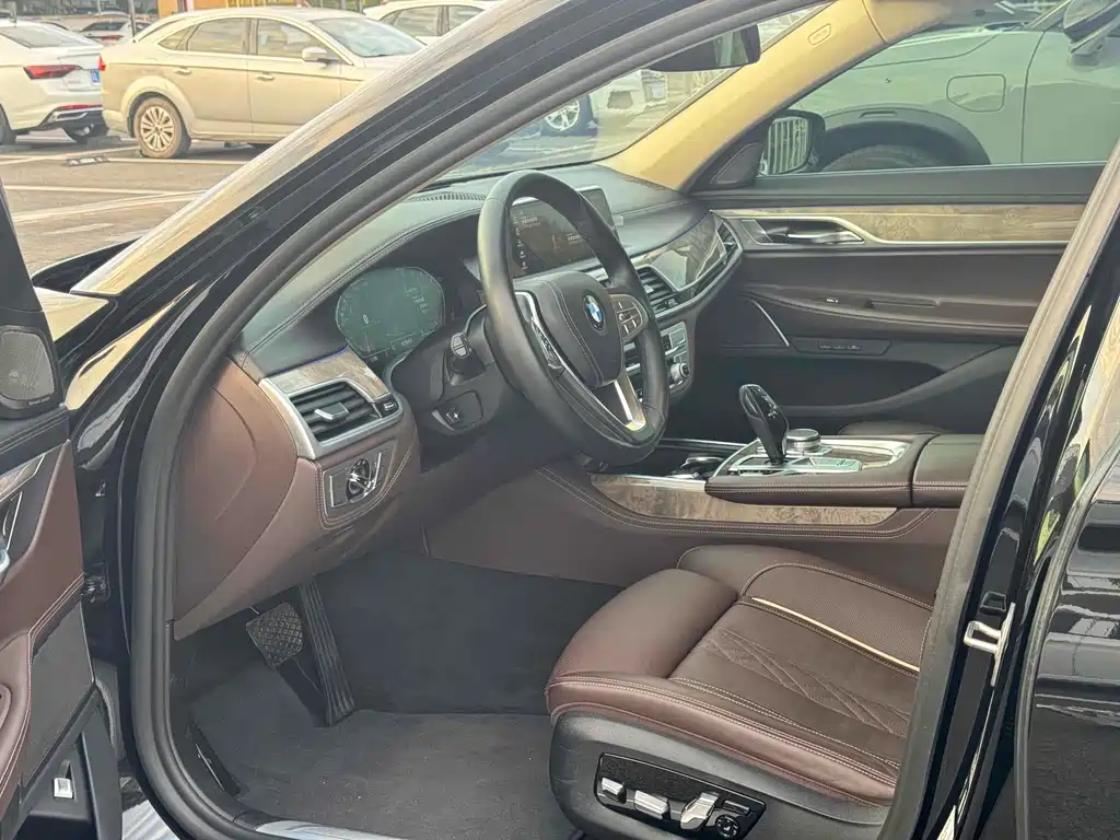 BMW 7 Series 7 2016 740Li Lead