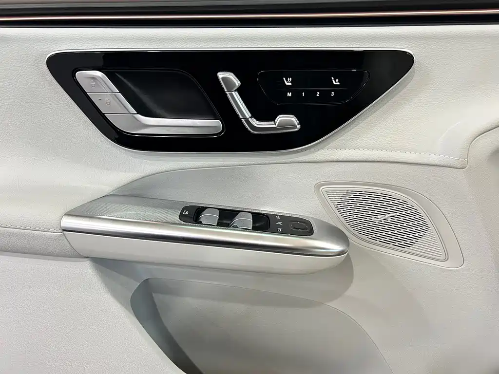 MERCEDES-BENZ EQE SUV