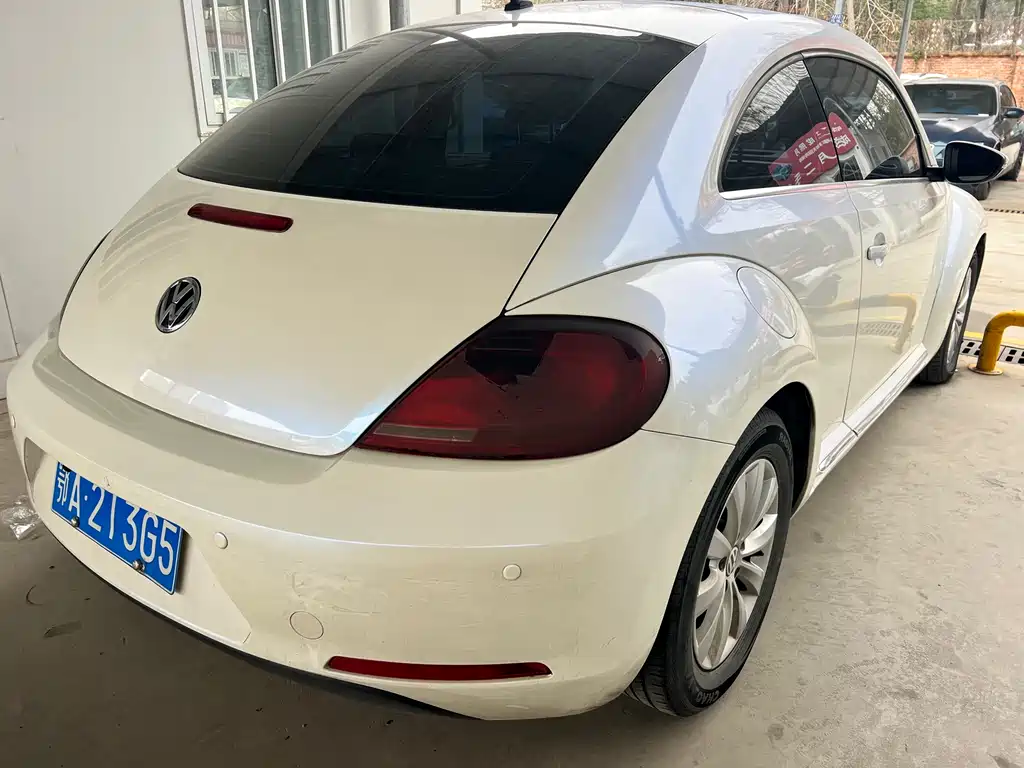 VOLKSWAGEN BEETLE