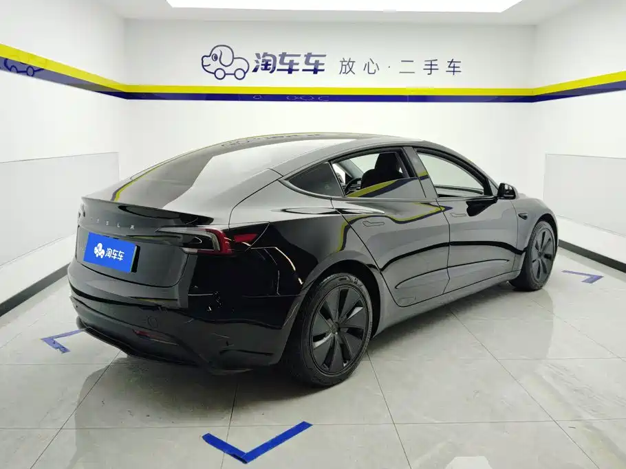 Tesla Model 3 — миниатюра 3