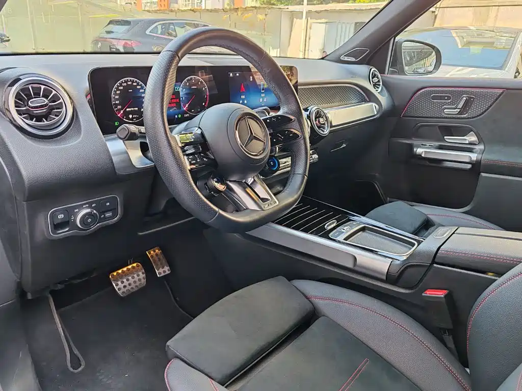 Mercedes-Benz GLB AMG — миниатюра 13