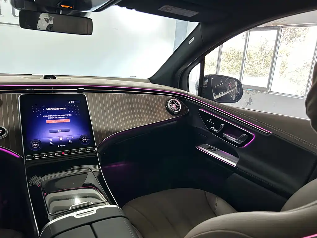 MERCEDES-BENZ EQE SUV