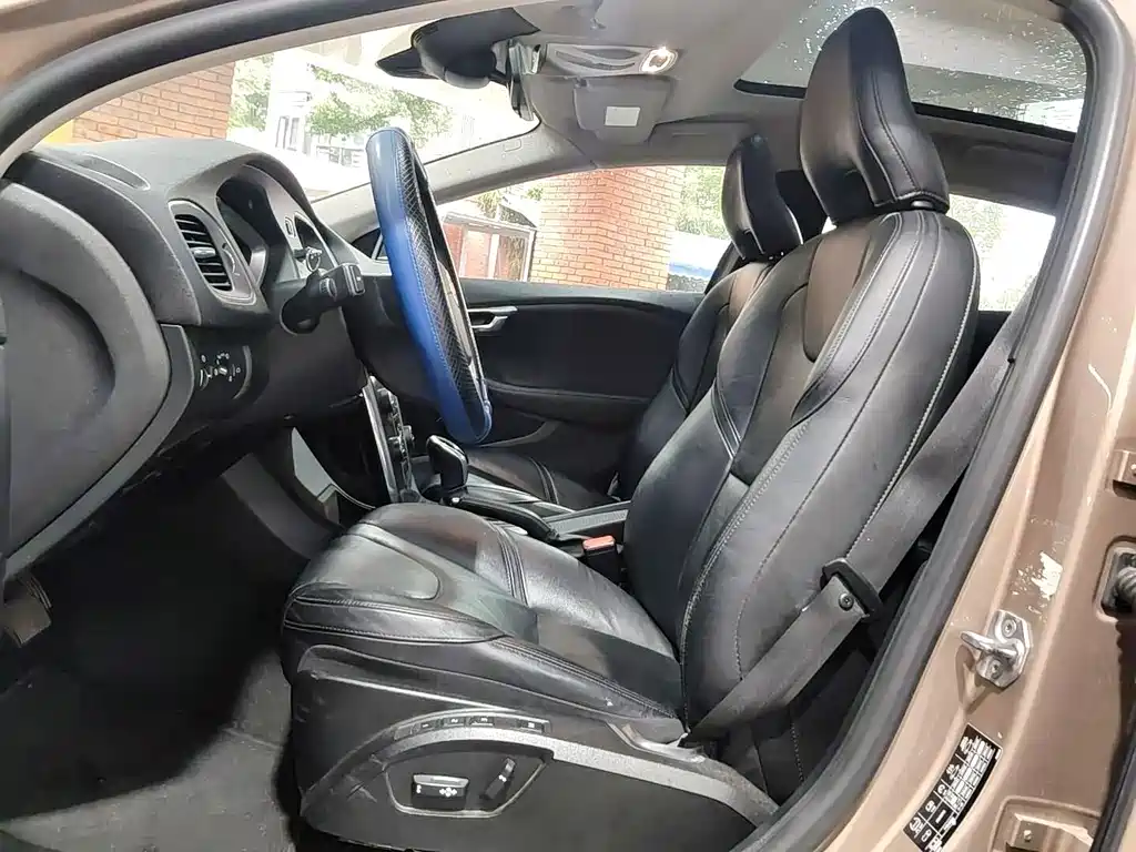 Volvo V40 — миниатюра 9