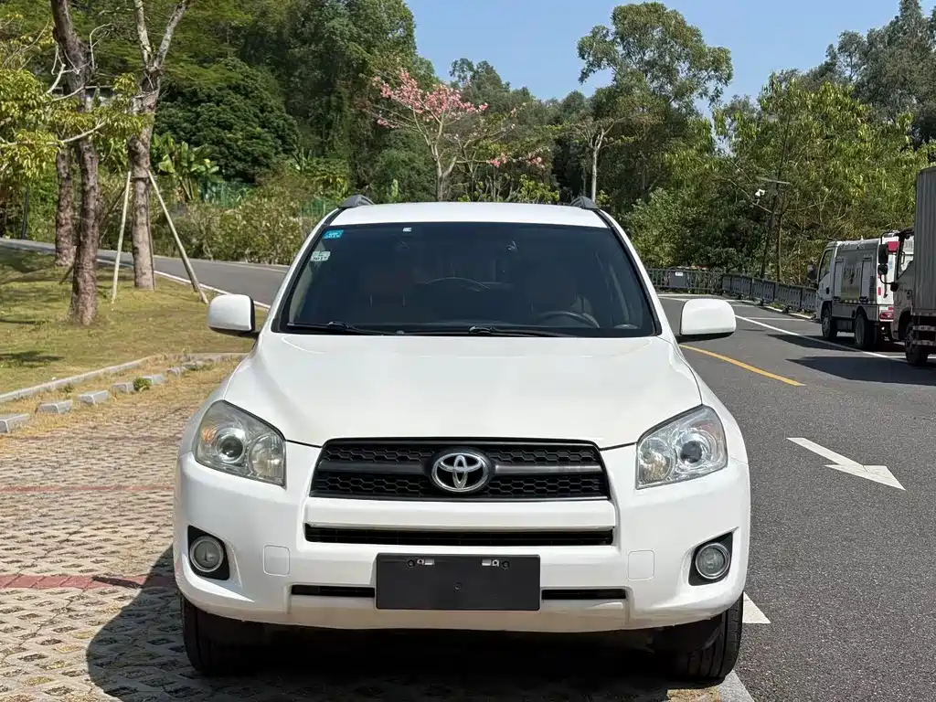 Toyota RAV4 — миниатюра 2
