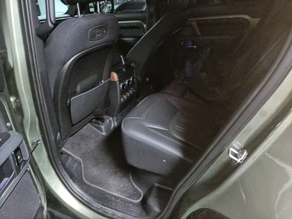 LAND ROVER DEFENDER