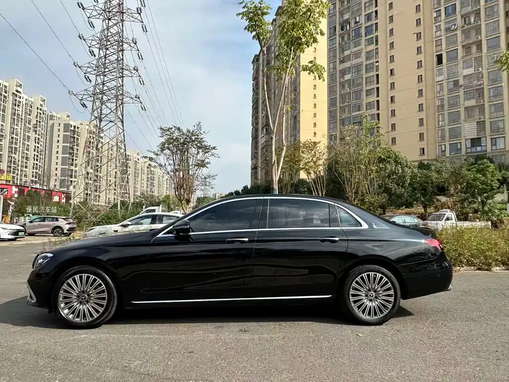 Mercedes-Benz E-Class — миниатюра 11