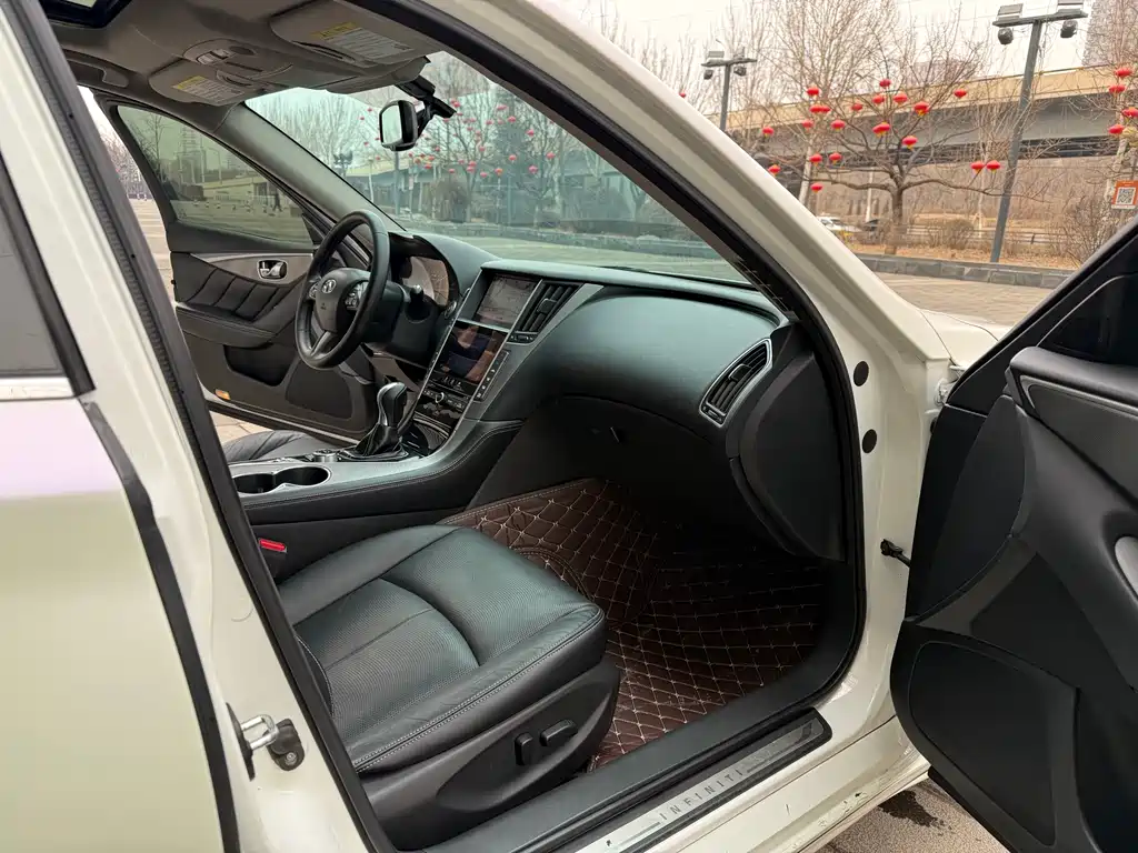 INFINITI Q50L