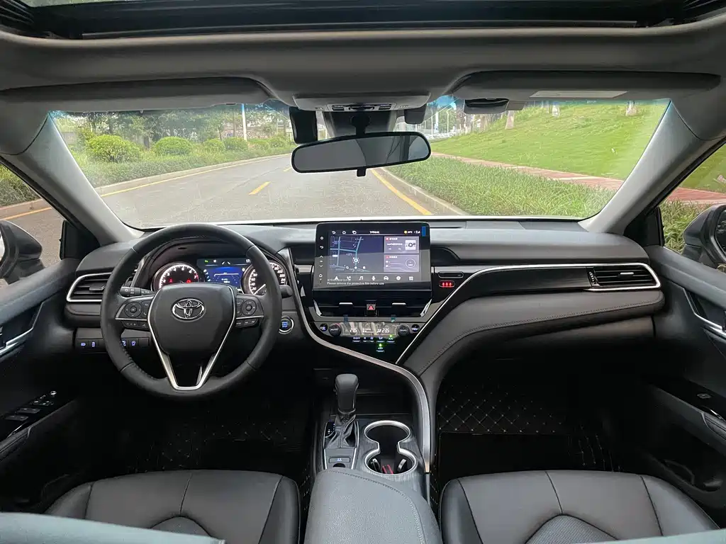 Toyota Camry — миниатюра 9
