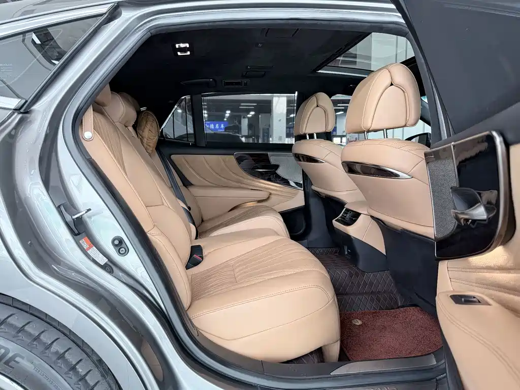 Lexus LS — миниатюра 8