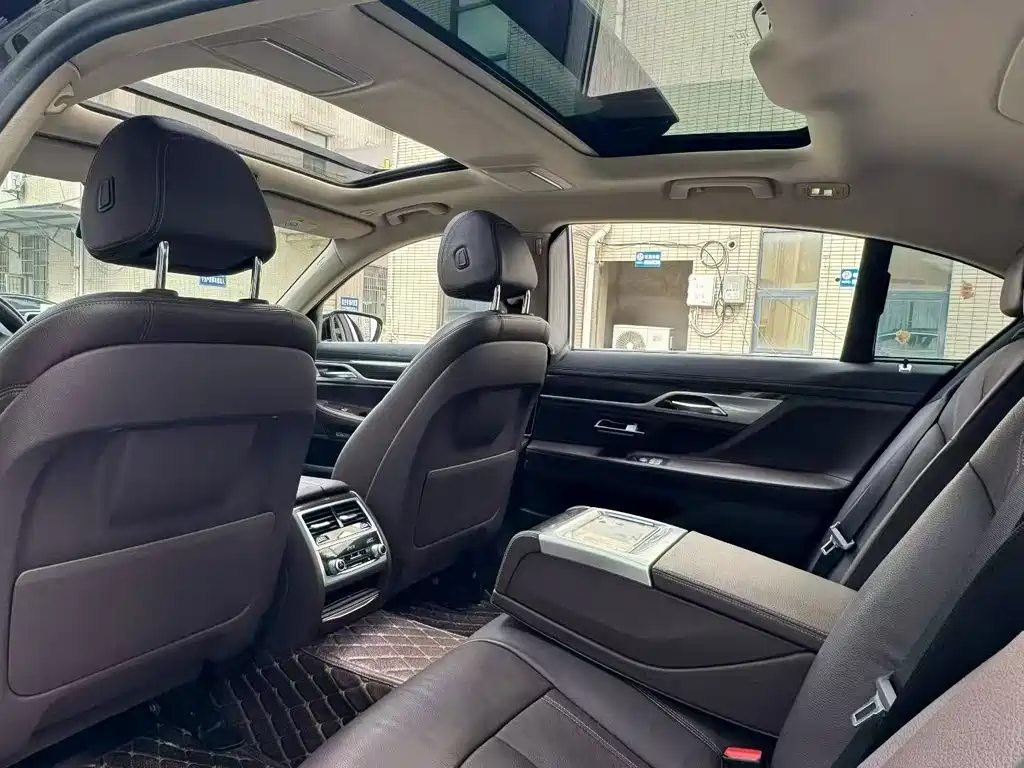 BMW 7 Series 7 2016 730Li Lead