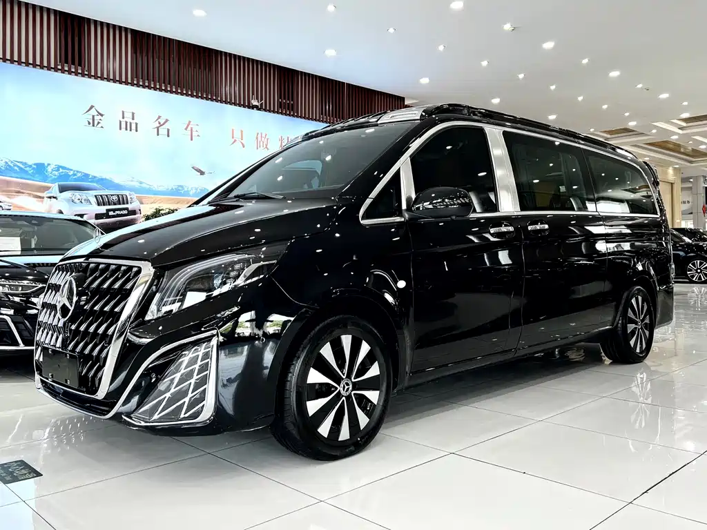 Mercedes-Benz Vito 2023 2.0T 7 мест
