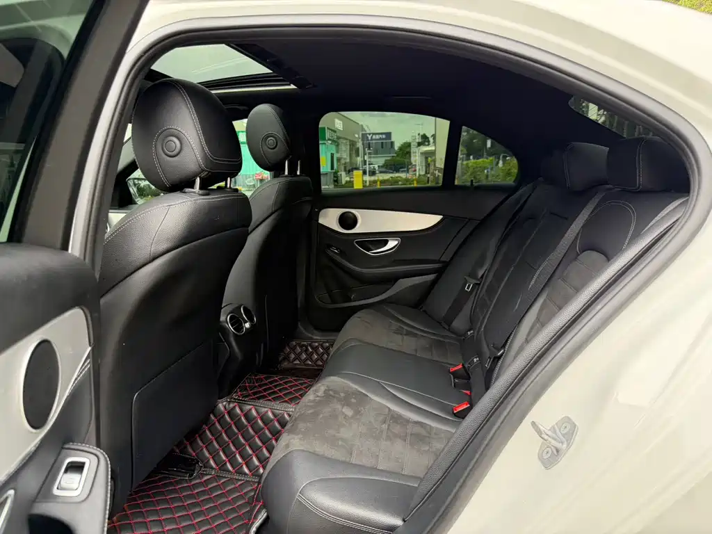 Mercedes-Benz C-Class — миниатюра 13
