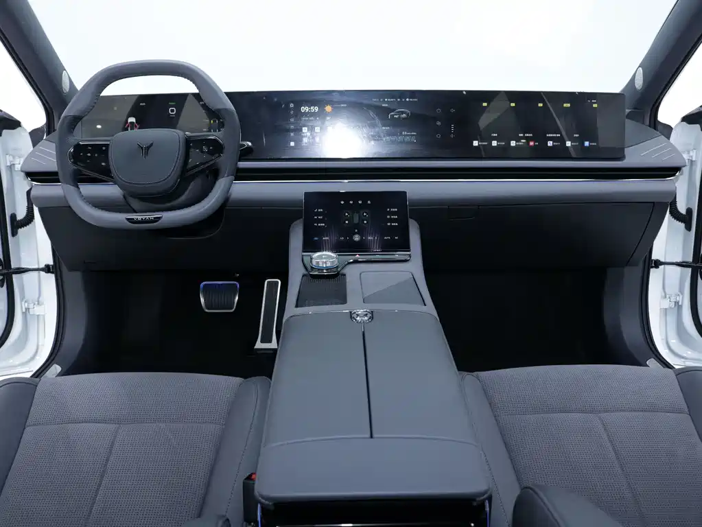 VOYAH LANTU CHASING LIGHT