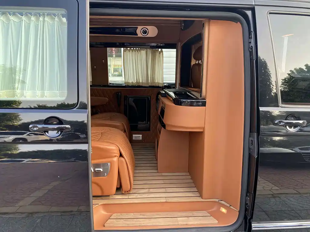 Volkswagen Caravelle — миниатюра 8